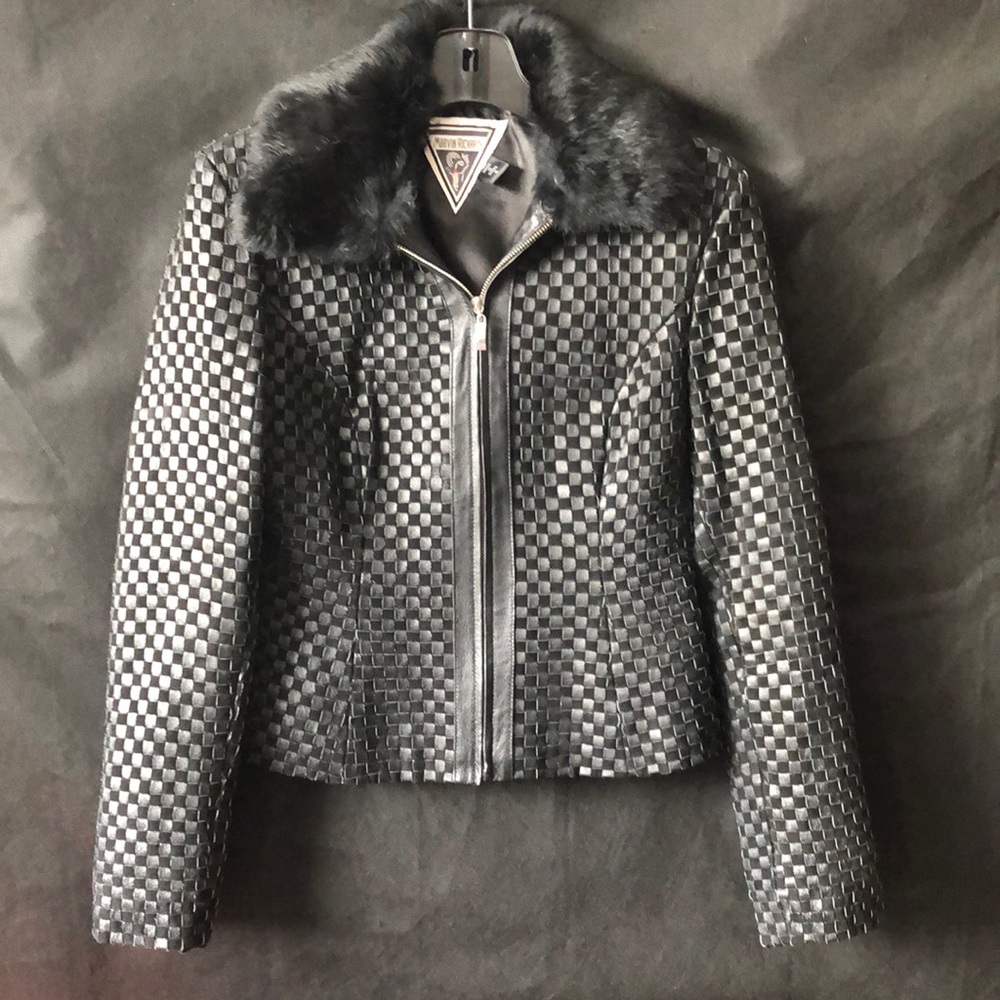 Marvin richards black leather jacket with a fur caller